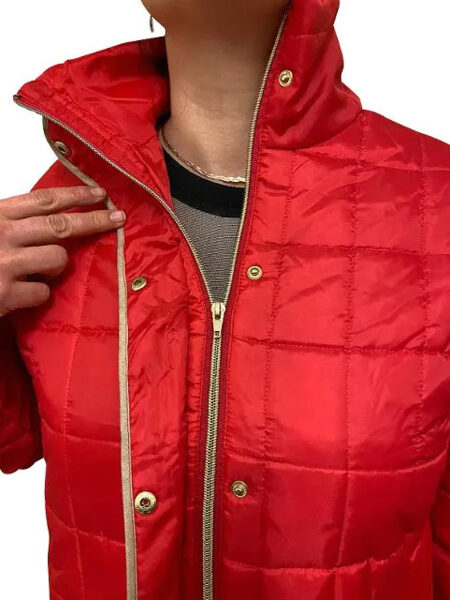 Sievietēm, jaunietēm, meitenēm.